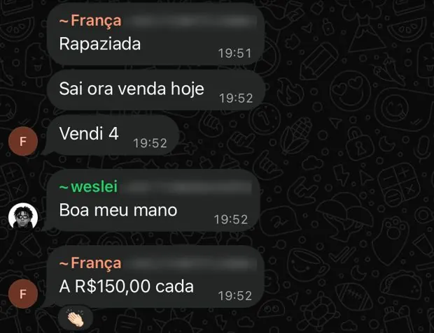 Aluno contando que vendeu 4 placas